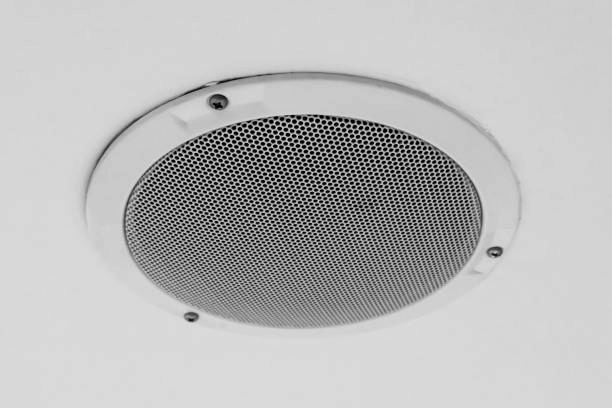 Ceiling loudspeakers help optimize the installation area