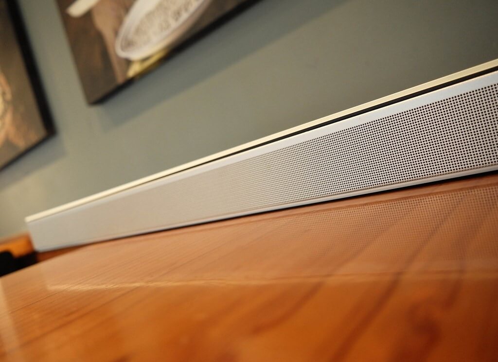 The minimalist design of bose soundbar 700
